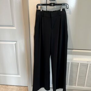 Alo dreamscape trouser. Size small. Never worn!  Light weight.
